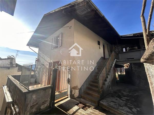 PORZIONE DI CASA TERRA - CIELO CON DUE APPARTAMENTI -SOVER
